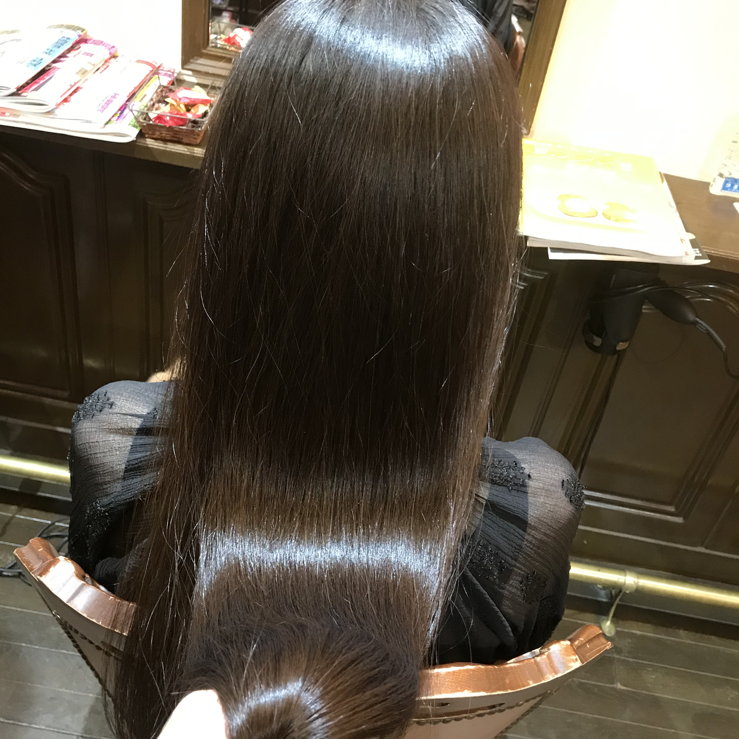 髪の根本からキレイにする、毛髪構造復元メニューは髪を頭皮レベル・キューティクルから修復、復元します。